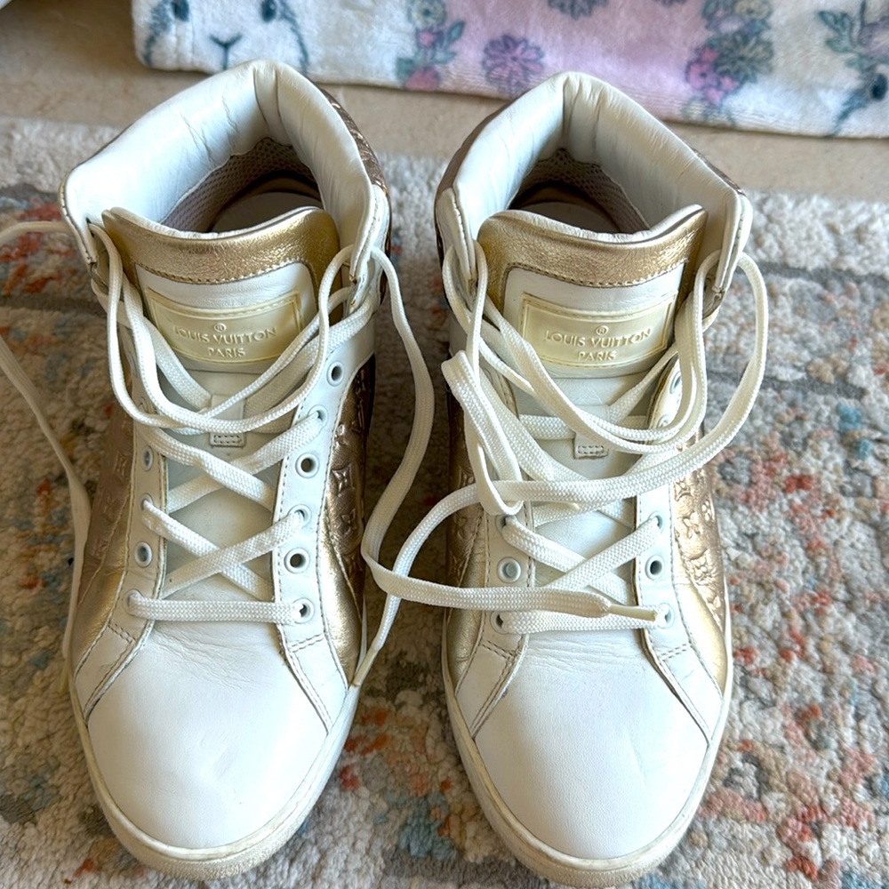 Louis Vuitton women sneakers size 35
